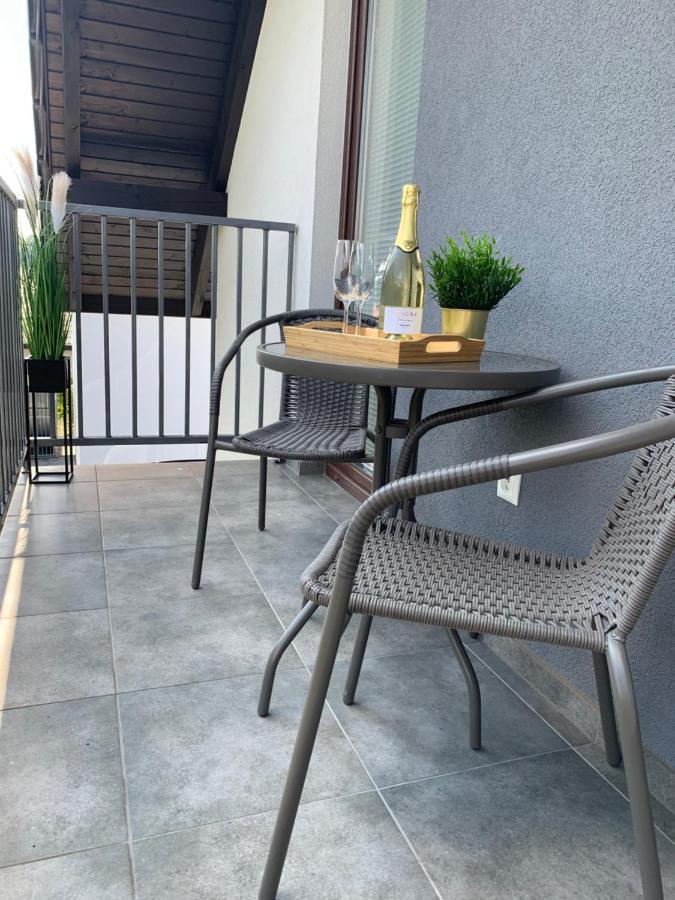 Cozy 2-Bedroom Vacation Apartment With Entire Top Floor Gaj  Luaran gambar