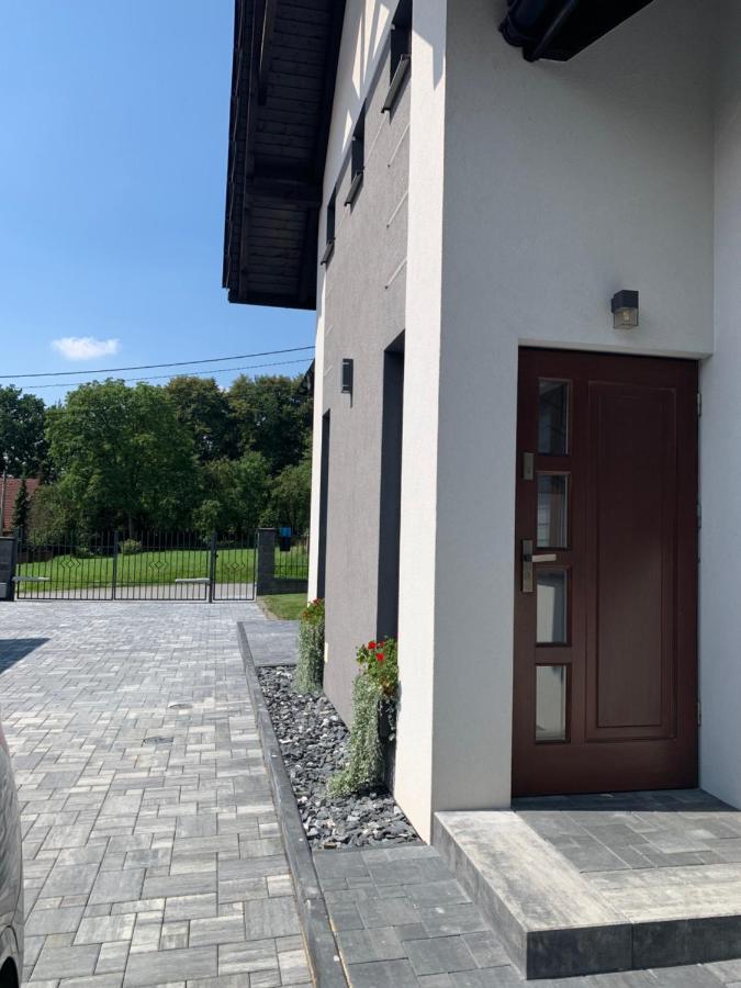 Cozy 2-Bedroom Vacation Apartment With Entire Top Floor Gaj  Luaran gambar