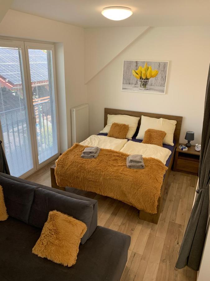 Cozy 2-Bedroom Vacation Apartment With Entire Top Floor Gaj  Luaran gambar